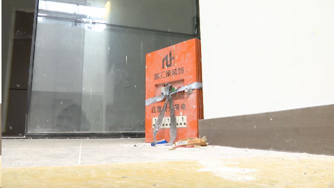 DƬ